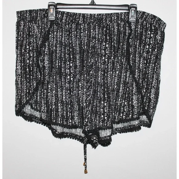 NWT City Chic Scoop Print Shorts Black White XL Women's Plus Size 22 Beachy - Picture 4 of 13